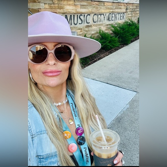 I’m On Instagram - Picture 3 of 16